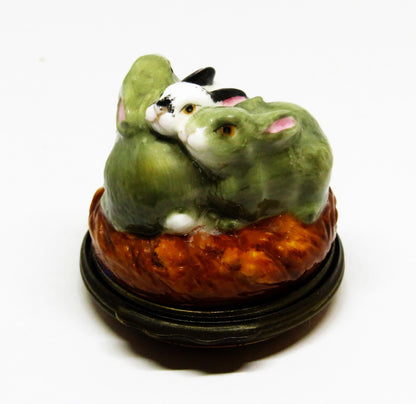 HALCYON DAYS ENAMEL BOX - THREE RABBITS BONBONNIERE -  JAPANESE NETSUKE - BUNNY