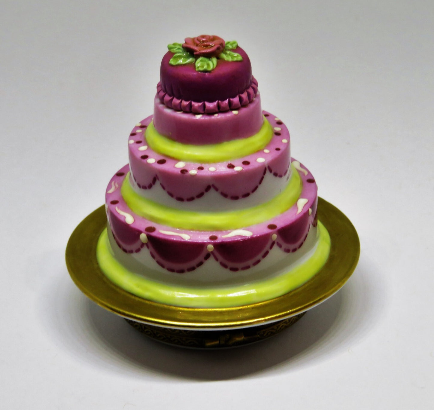 LIMOGES BOX ~ WEDDING CAKE ON A GOLD PLATE ~ROSE FLOWER & GOLD RINGS~ PEINT MAIN