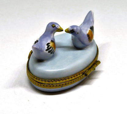 LIMOGES FRANCE BOX ~ VINTAGE PAIR OF LOVEBIRDS ~ LOVE BIRDS ~ "MC" ~ PEINT MAIN