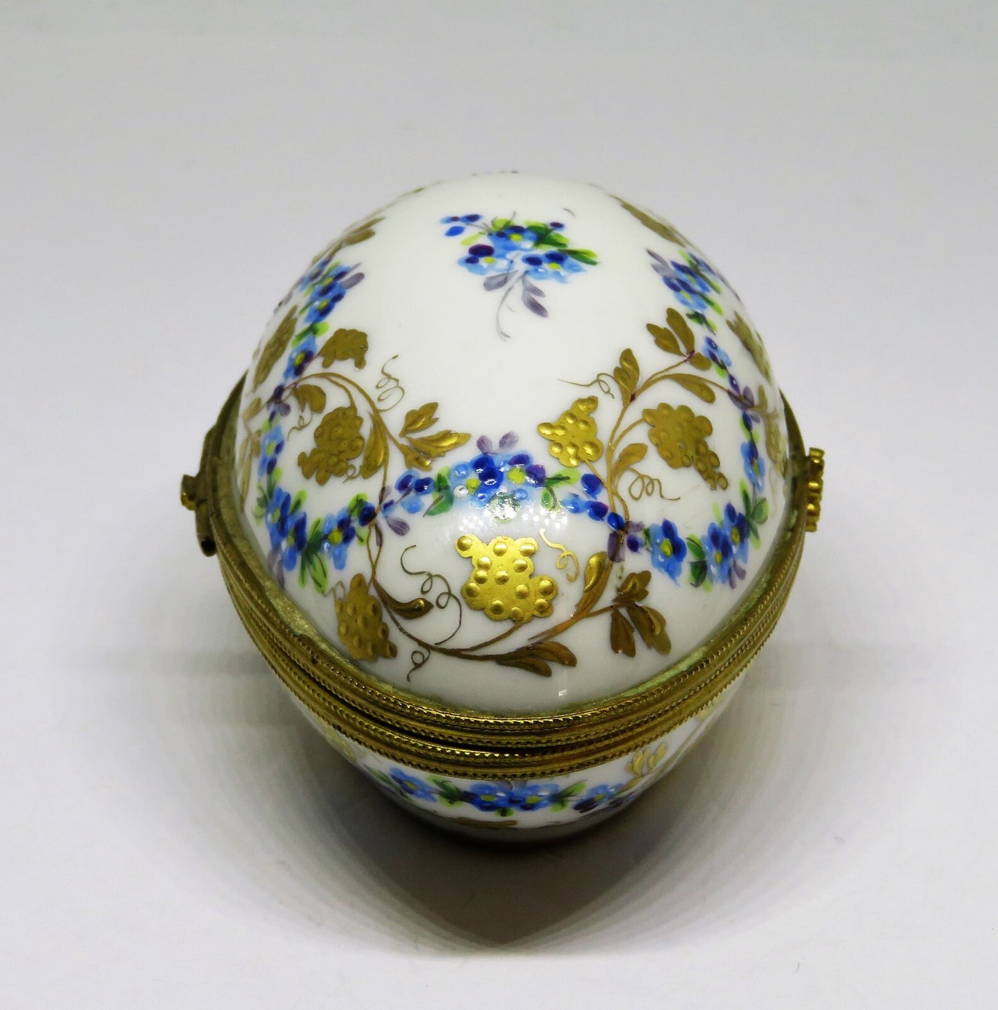 LIMOGES BOX - LE TALLEC EGG - GOLD GRAPEVINE & FLOWERS - TREILLE MUSCATE - 1962