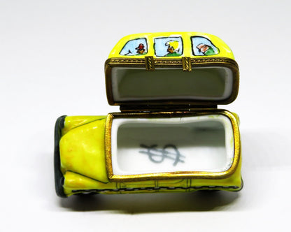 LIMOGES BOX ~ YELLOW CHECKERED TAXICAB & PASSENGERS ~ CAR ~ VEHICLE ~ PEINT MAIN