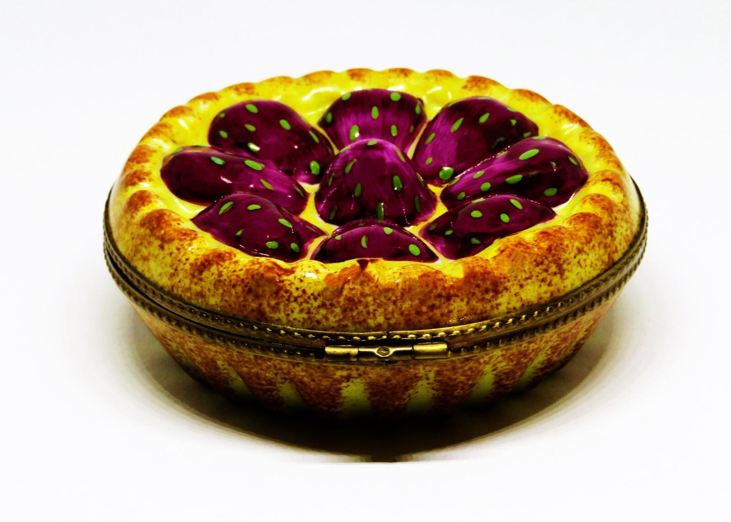 LIMOGES FRANCE BOX - ROCHARD - STRAWBERRY TART & BEE CLASP - PIE - DESSERT