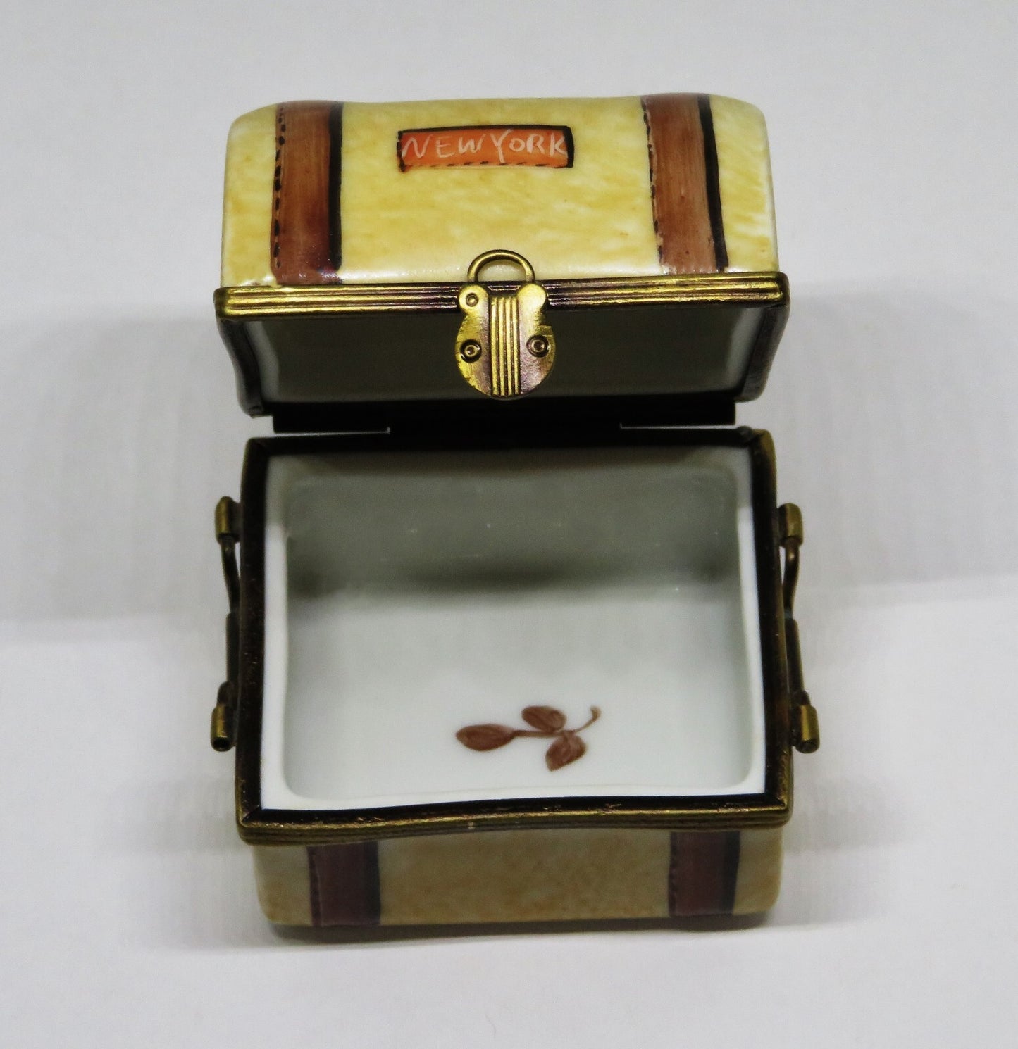 LIMOGES BOX - ROCHARD - STEAMER TRUNK & PADLOCK  - LUGGAGE - NEW YORK & PARIS