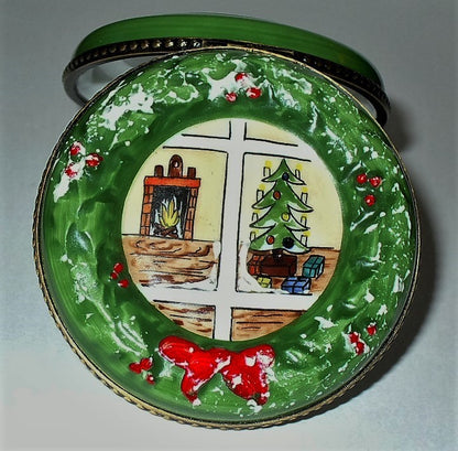 LIMOGES BOX - CHRISTMAS - WREATH & LIVING ROOM SCENE - FIREPLACE & TREE - HOLLY