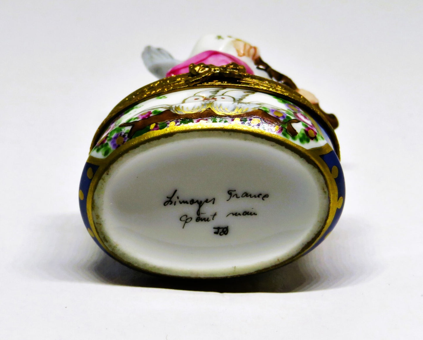 LIMOGES FRANCE BOX - CHRISTMAS - ANGEL & VIOLIN - FLOWERS & DOVES & STARS