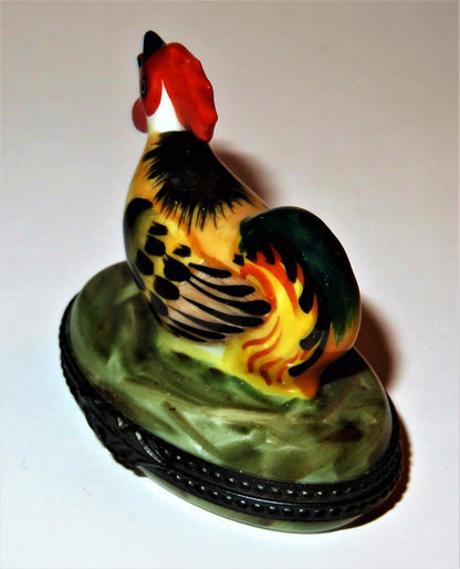 LIMOGES FRANCE BOX- ROCHARD -VINTAGE ROOSTER CROWING- LEAF CLASP -CHICKENS- FOWL