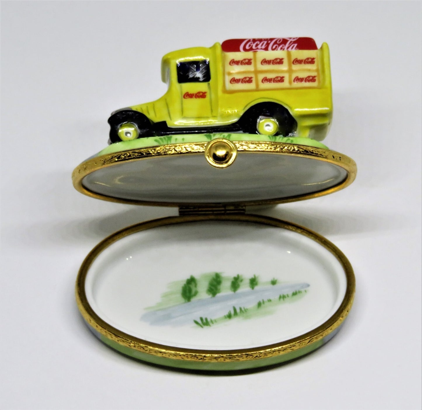 LIMOGES FRANCE BOX -ARTORIA- OLD-FASHIONED COCA-COLA DELIVERY TRUCK - COKE -RARE