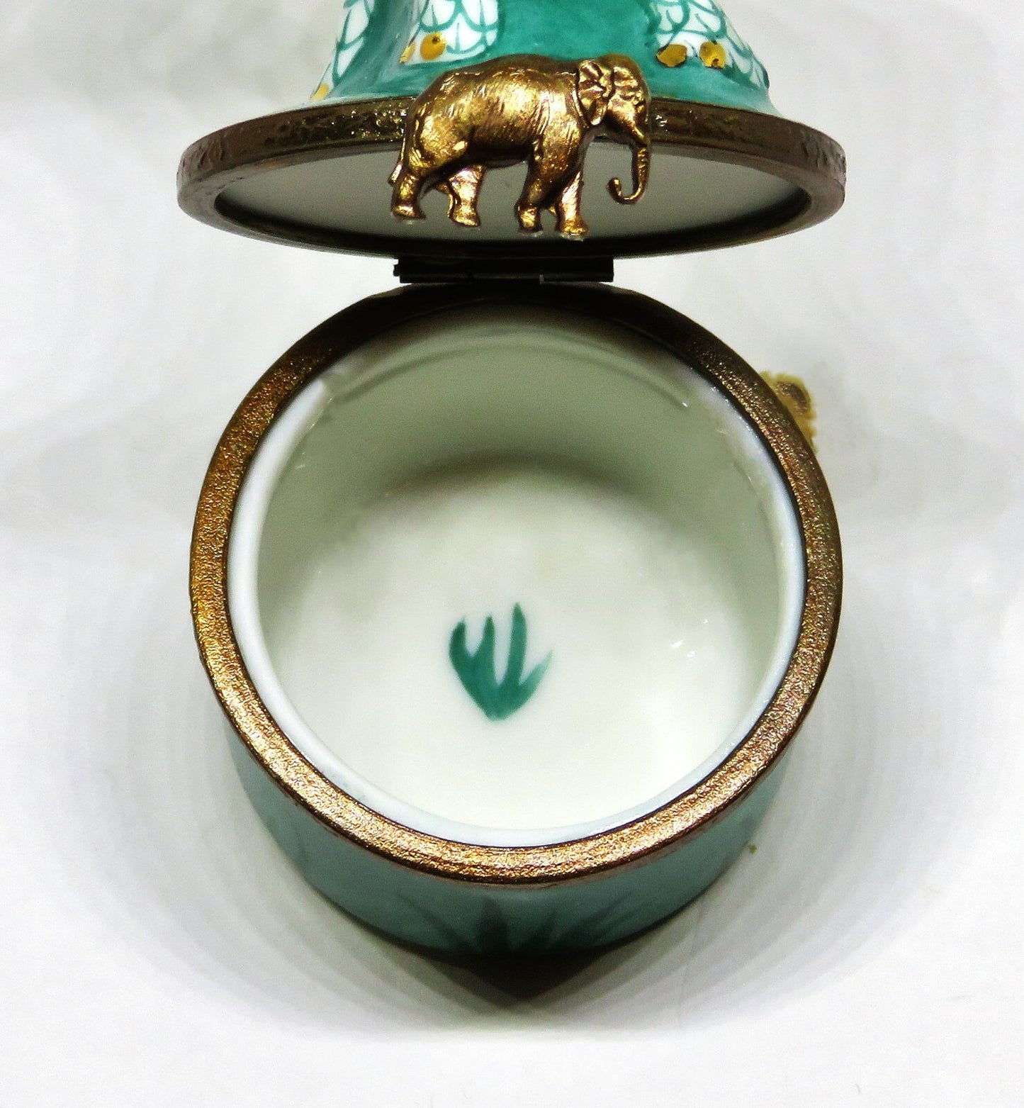 LIMOGES FRANCE BOX - TEAL FISHNET AFRICAN ELEPHANT - HEREND STYLE FISH NET