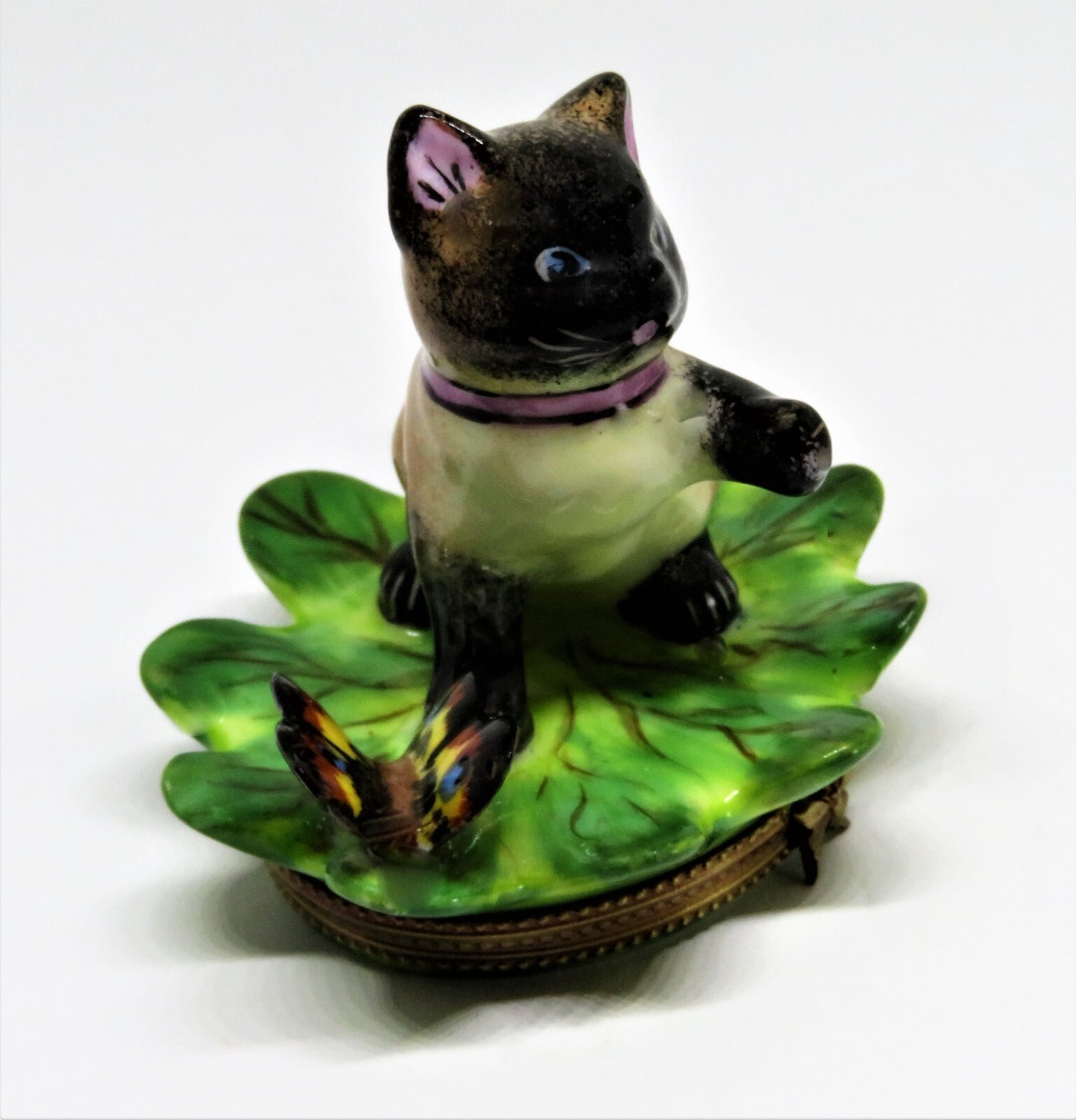 LIMOGES FRANCE BOX - ELDA - SIAMESE KITTEN & BUTTERFLY ON A LEAF - CAT - KITTY