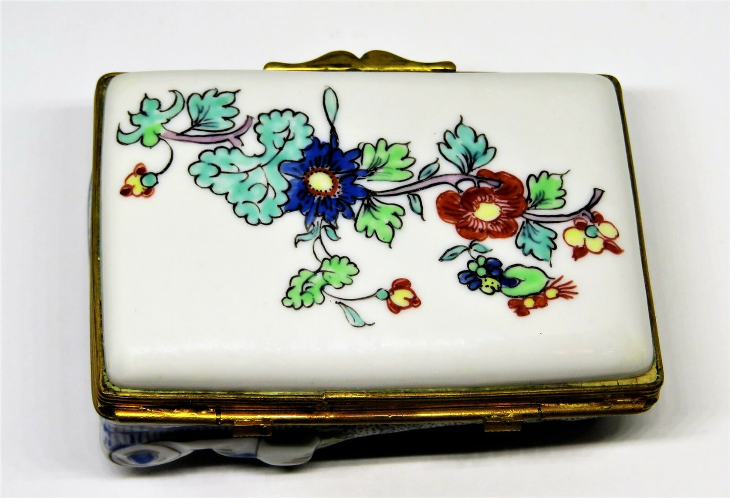 LIMOGES BOX - CHANTILLY - ANTIQUE COUPLE IN A FLORAL BED - FLOWERS & BEETLE