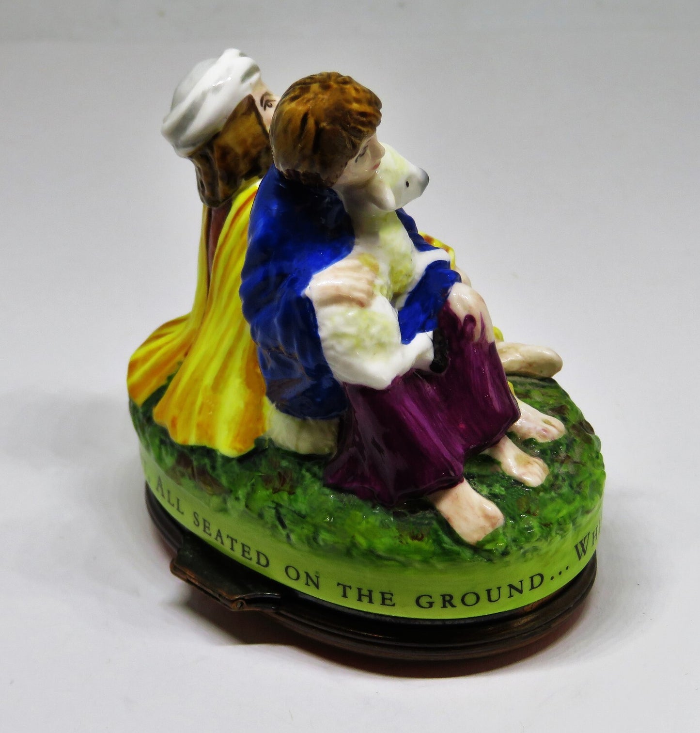 HALCYON DAYS ENAMEL BOX - CHRISTMAS BONBONNIERE - SHEPHERDS & THEIR FLOCKS