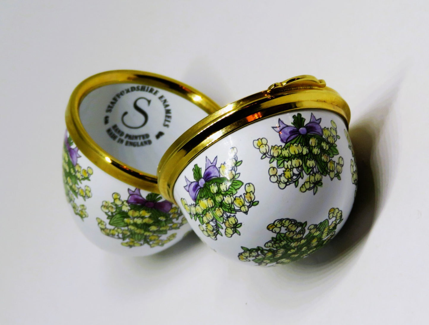 STAFFORDSHIRE ENGLISH ENAMEL BOX -EGG & BOUQUETS OF LILY OF THE VALLEY- FLOWERS