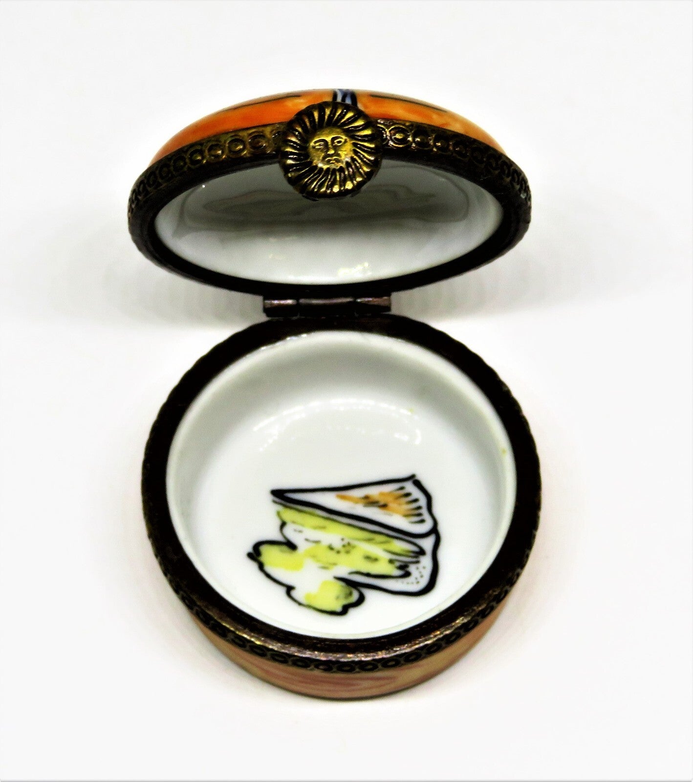 LIMOGES FRANCE BOX - CAMEMBERT  DE NORMANDIE CHEESE & COW - SUN FACE CLASP