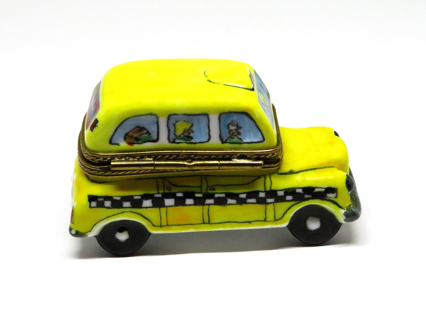 LIMOGES BOX ~ YELLOW CHECKERED TAXICAB & PASSENGERS ~ CAR ~ VEHICLE ~ PEINT MAIN