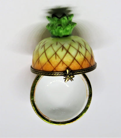 LIMOGES FRANCE BOX ~VINTAGE~ LARGE RIPE PINEAPPLE ~BEE CLASP~ FRUITS ~PEINT MAIN