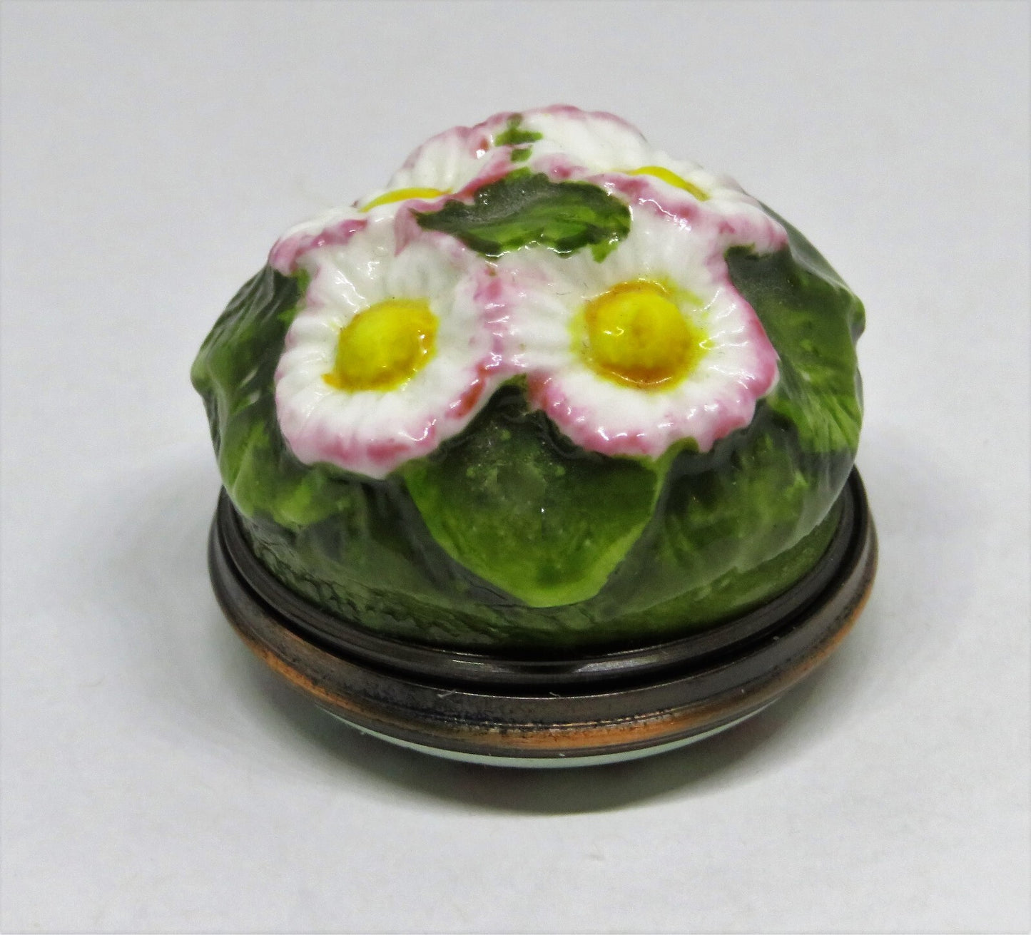HALCYON DAYS ENAMEL BOX - SMALL DAISY BONBONNIERE - FLOWERS - ANNIVERSARY - MIB