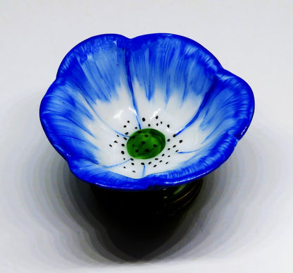 LIMOGES FRANCE BOX ~ BLUE  & WHITE FLOWER & GREEN CENTER ~ PEINT MAIN