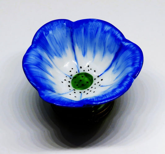 LIMOGES FRANCE BOX ~ BLUE  & WHITE FLOWER & GREEN CENTER ~ PEINT MAIN