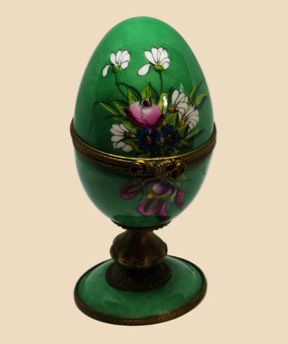 LIMOGES BOX - VIALARD - EASTER EGG ON A PEDESTAL - BOUQUET OF FLOWERS - "AS IS"