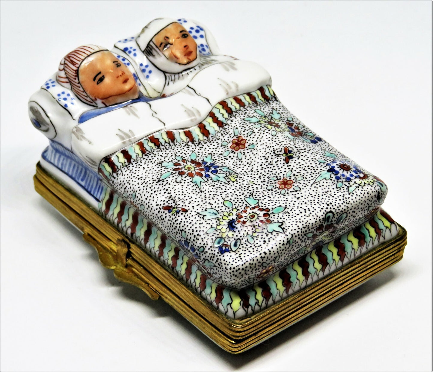 LIMOGES BOX - CHANTILLY - ANTIQUE COUPLE IN A FLORAL BED - FLOWERS & BEETLE