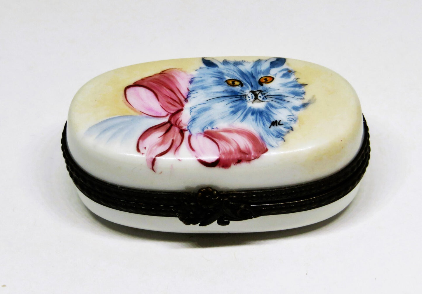LIMOGES FRANCE BOX -ROCHARD- VINTAGE PERSIAN CAT & PINK BOW -KITTEN- KITTY -"MC"