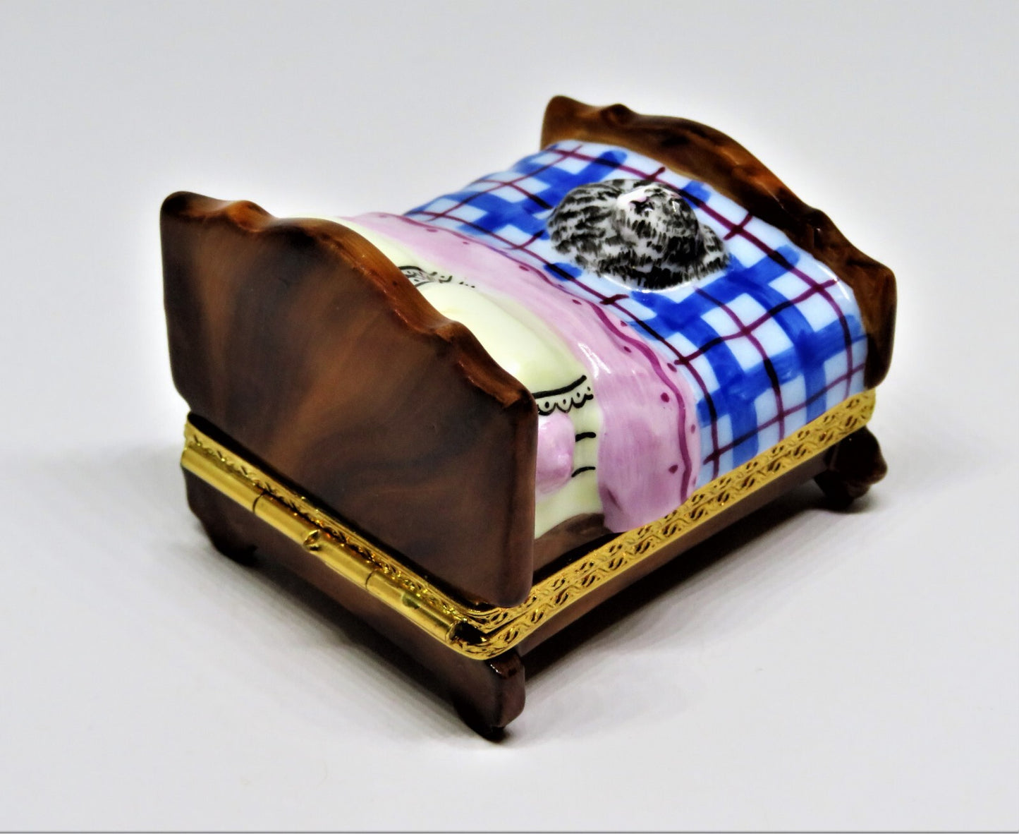 LIMOGES FRANCE BOX ~ TABBY CAT ASLEEP ON A BED ~ KITTEN ~ KITTY ~ PEINT MAIN