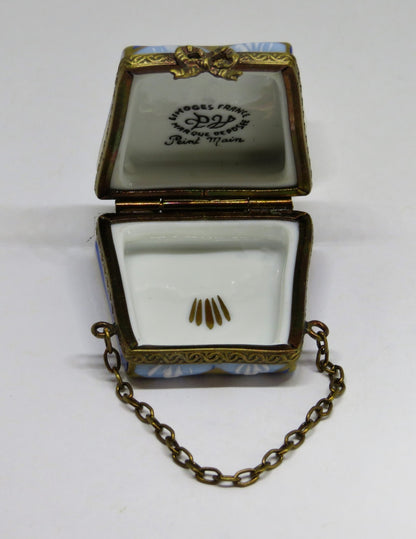 LIMOGES FRANCE BOX - PARRY-VIEILLE - TWO TONE BLUE PURSE & CHAIN - WHITE ROSES