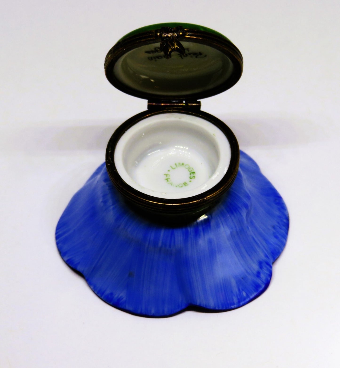 LIMOGES FRANCE BOX ~ BLUE  & WHITE FLOWER & GREEN CENTER ~ PEINT MAIN