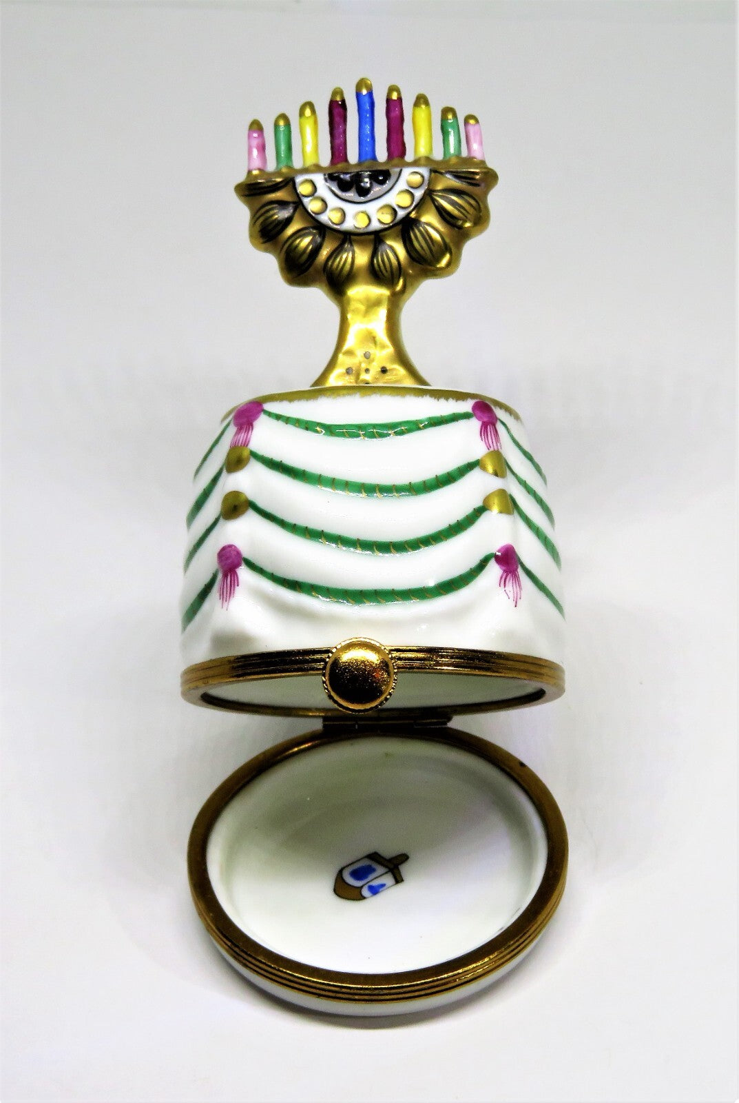 LIMOGES FRANCE BOX - PIERRE ARQUIE - HANUKKAH MENORAH ON A TABLE - JUDAICA - LE