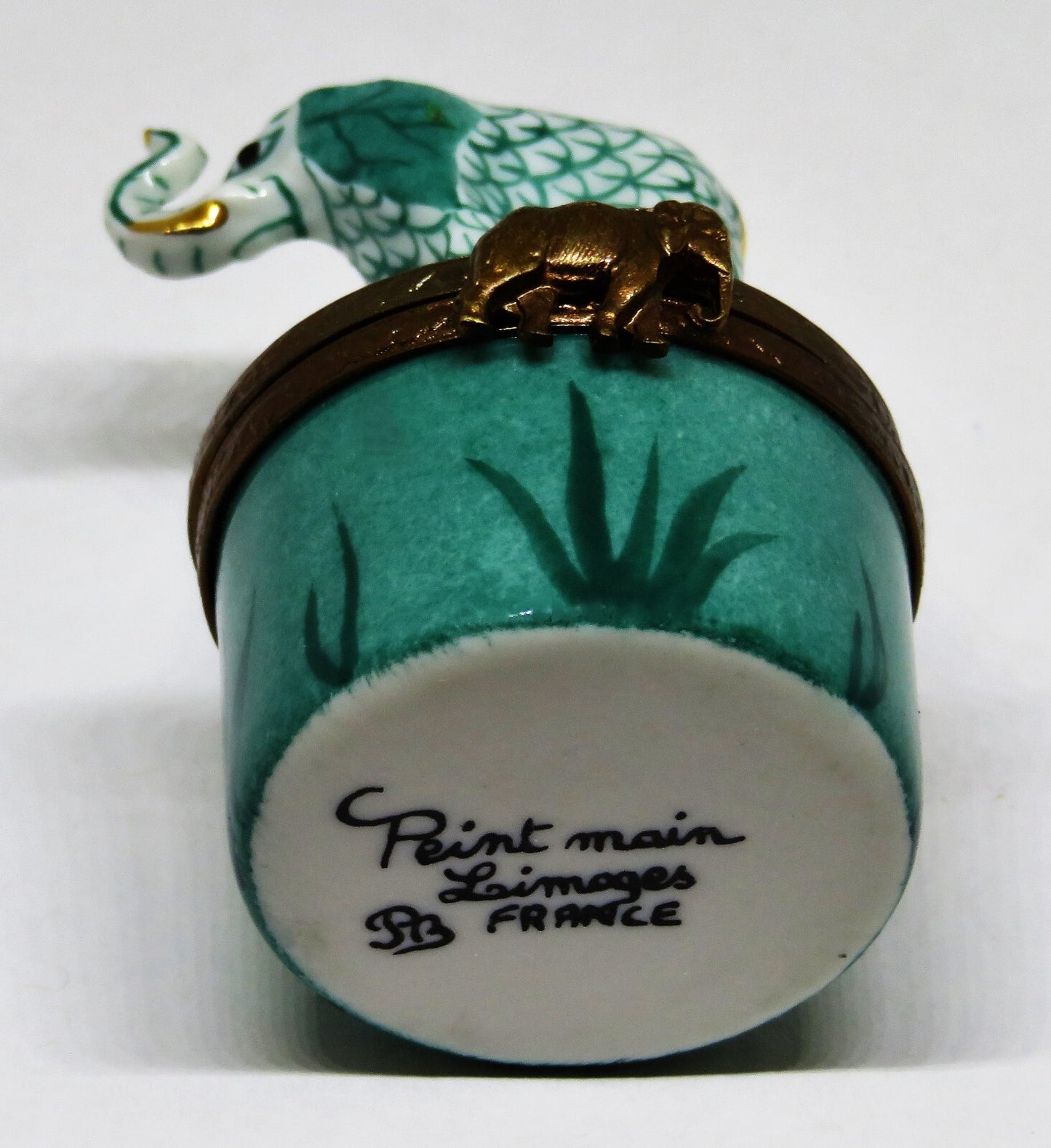 LIMOGES FRANCE BOX - TEAL FISHNET AFRICAN ELEPHANT - HEREND STYLE FISH NET