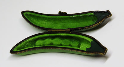 LIMOGES FRANCE BOX ~ LARGE PEA POD ~ FIVE PEAS INSIDE ~ PEAPOD ~ PEINT MAIN