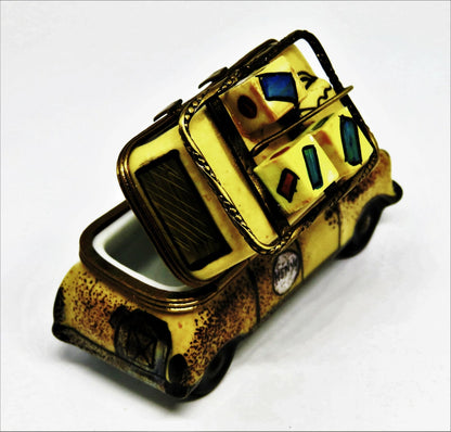 LIMOGES FRANCE BOX- AFRICAN SAFARI CAR & LUGGAGE - KENYA TRAVEL LABELS - VEHICLE