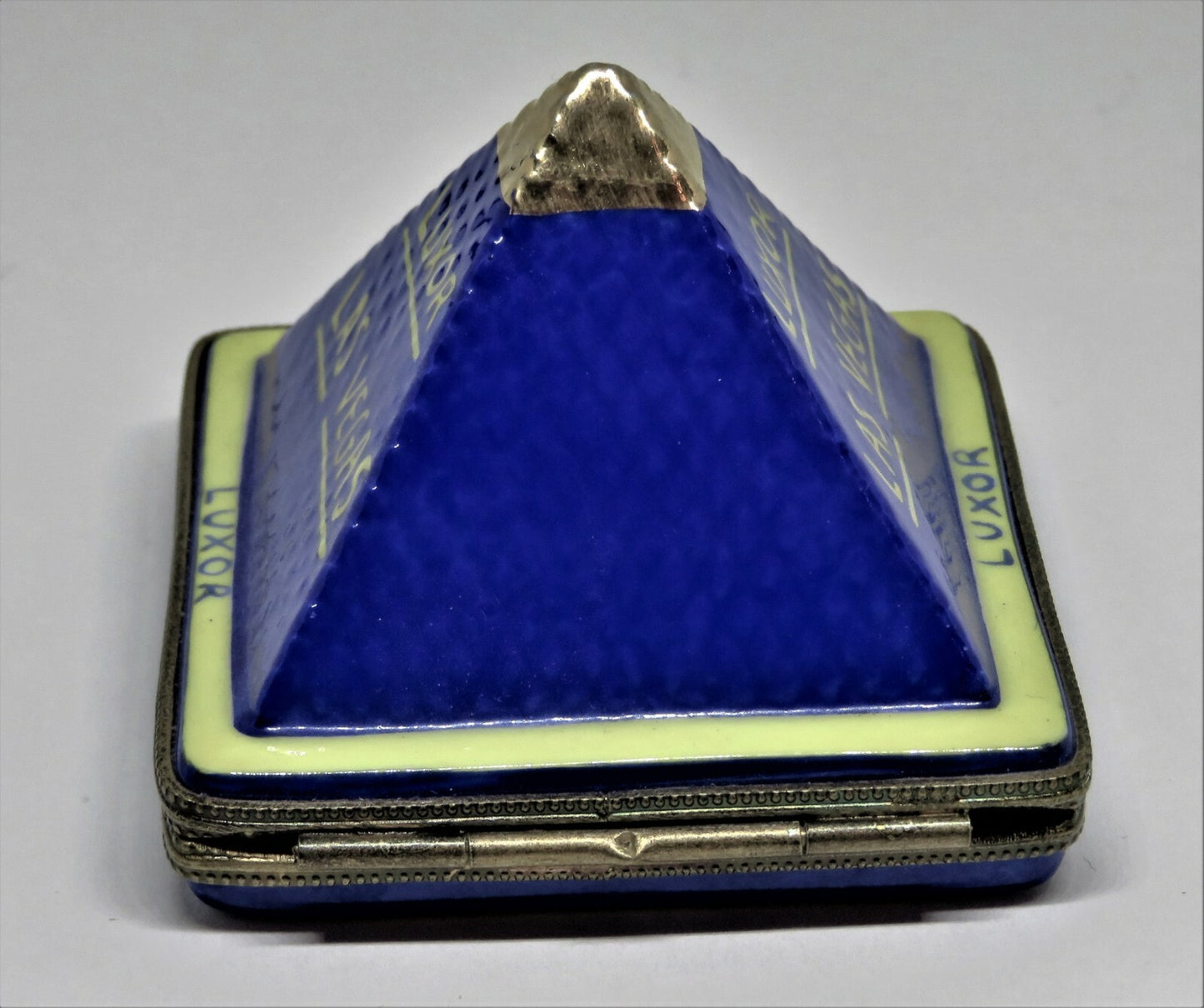 LIMOGES BOX- LUXOR EGYPTIAN PYRAMID - LAS VEGAS - SPHINX - PHARAOH - RARE