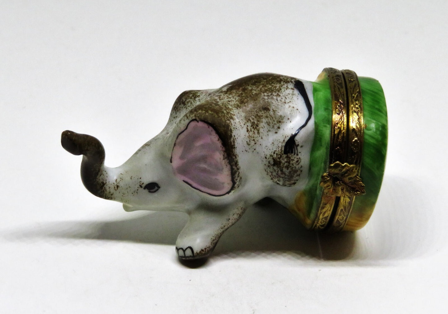 LIMOGES BOX- GERARD RIBIERRE - TINY AFRICAN ELEPHANT - TRUNK UP - LEAF CLASP -GR