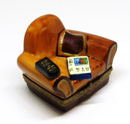LIMOGES BOX -GR- MAN'S LEATHER EASY CHAIR -TV GUIDE & REMOTE CONTROL- EYEGLASSES