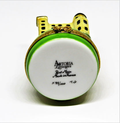 LIMOGES FRANCE BOX - ARTORIA - TOWER OF LONDON & BRITISH FLAG - ENGLAND - LE