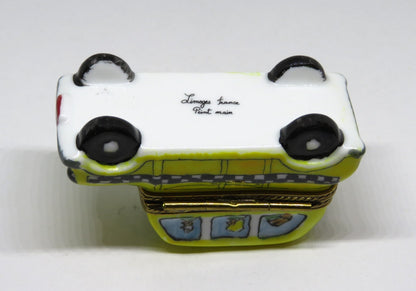 LIMOGES BOX ~ YELLOW CHECKERED TAXICAB & PASSENGERS ~ CAR ~ VEHICLE ~ PEINT MAIN