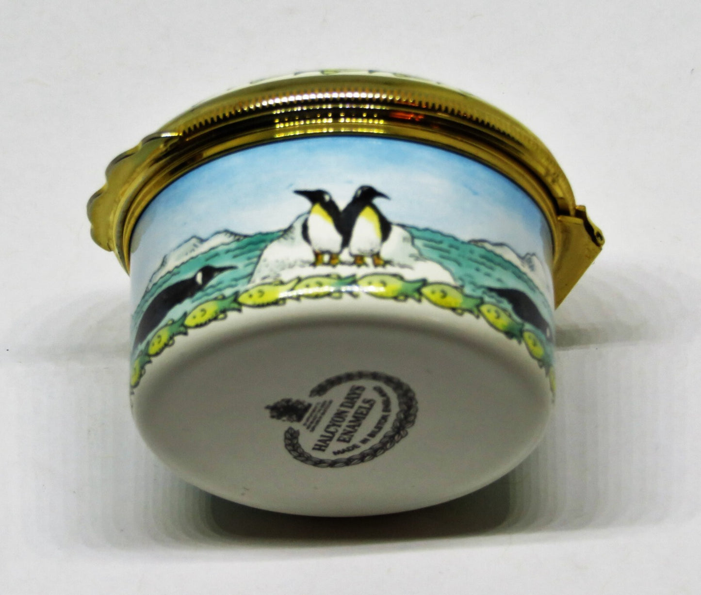 HALCYON DAYS ENGLISH ENAMEL BOX - EMPEROR PENGUINS - BIRDS - FISH - ANTARCTICA