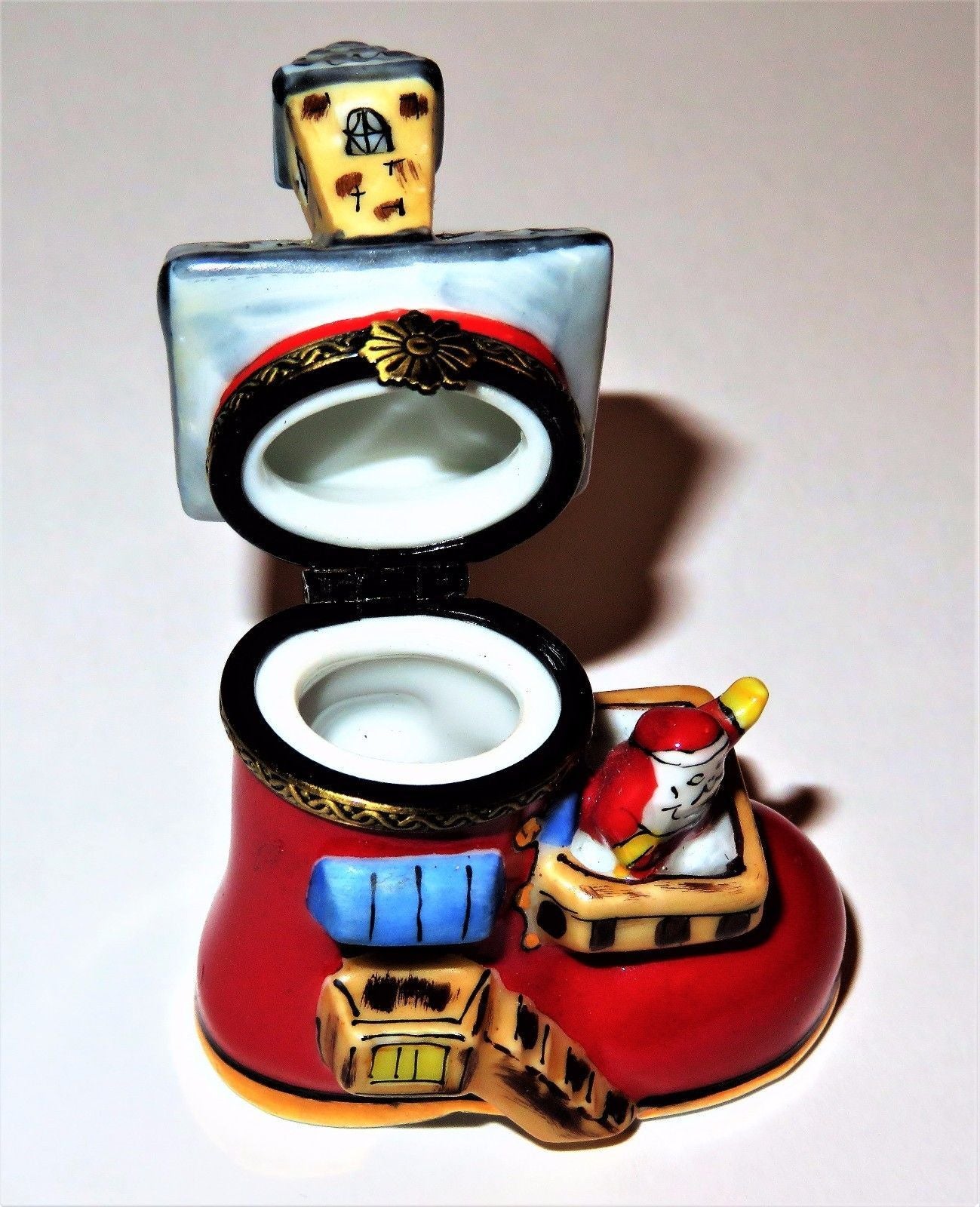 LIMOGES FRANCE BOX ~CHRISTMAS~ SANTA CLAUS WAVING FROM A BOOT HOUSE ~ PEINT MAIN