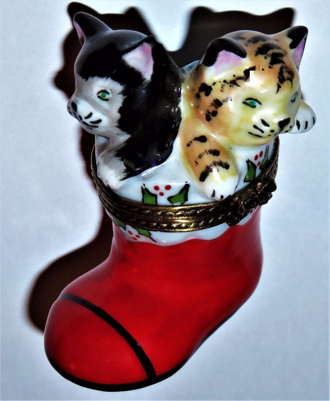 LIMOGES BOX - CHRISTMAS - SANTA CLAUS BOOT & KITTENS - CATS - HOLLY