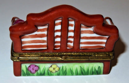LIMOGES BOX ~ GARDEN BENCH & FLOWERS ~ 'STRAW' HAT & MAGENTA SHAWL ~ PEINT MAIN