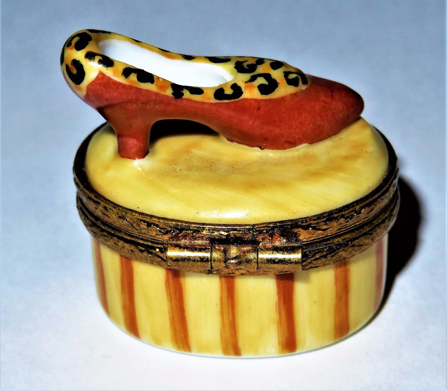 LIMOGES FRANCE BOX - EXOTIC LEOPARD PRINT SHOE ON A STRIPED OVAL - JUNGLE PRINTS