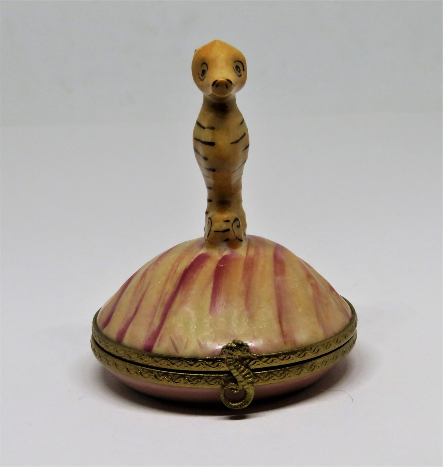 LIMOGES BOX - ROCHARD - SEAHORSE ON A SEASHELL - CLAM SHELL - SEAHORSE CLASP
