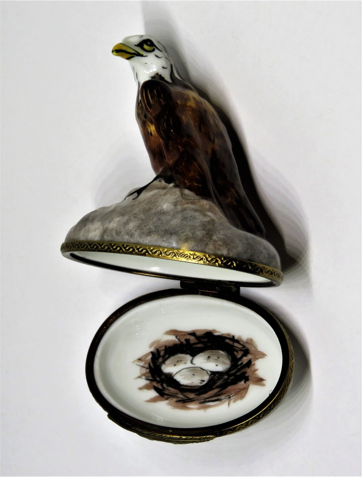 LIMOGES FRANCE BOX - PARRY-VIEILLE - AMERICAN BALD EAGLE - BIRDS - NEST INSIDE