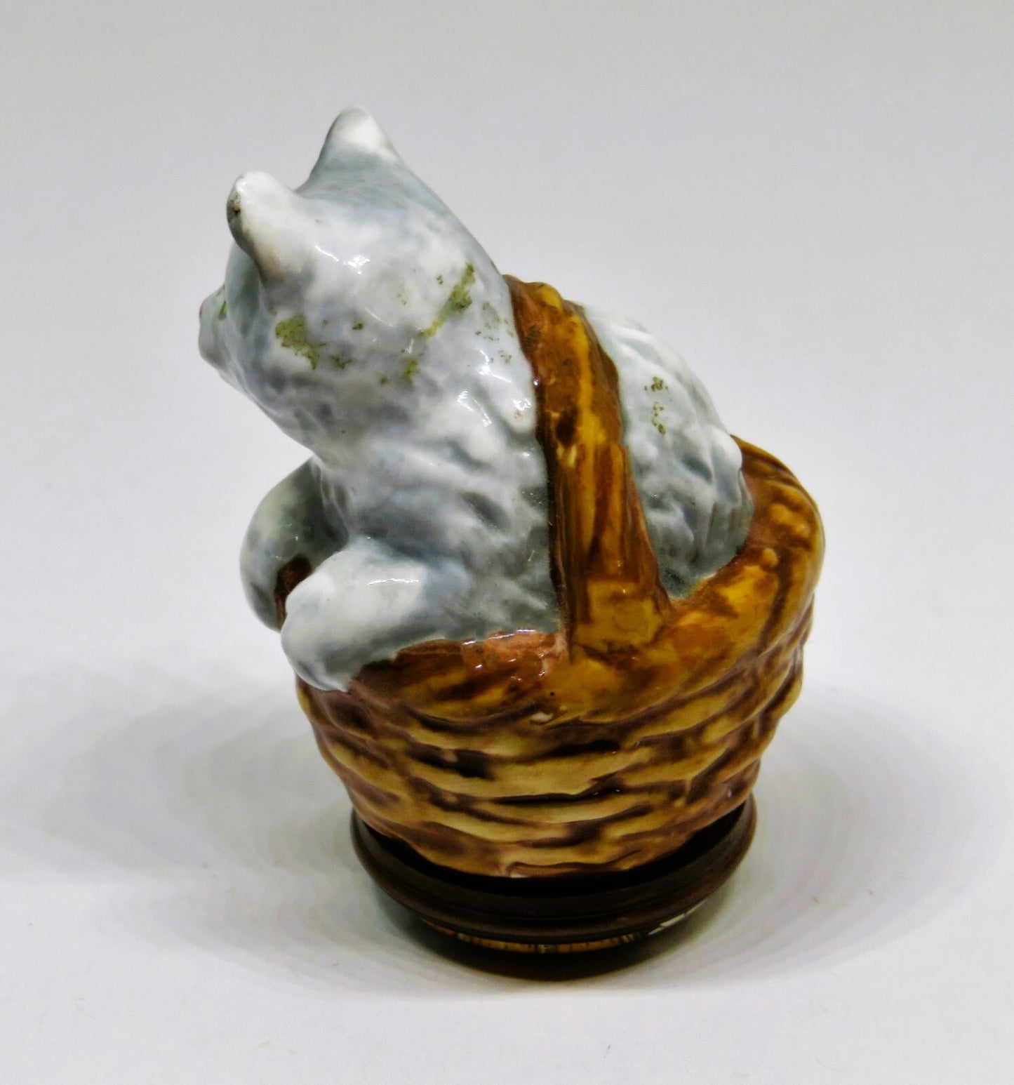 HALCYON DAYS ENGLISH ENAMEL BOX - KITTEN IN A WICKER BASKET BONBONNIERE - CAT