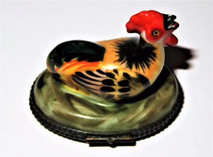 LIMOGES FRANCE BOX- ROCHARD -VINTAGE ROOSTER CROWING- LEAF CLASP -CHICKENS- FOWL