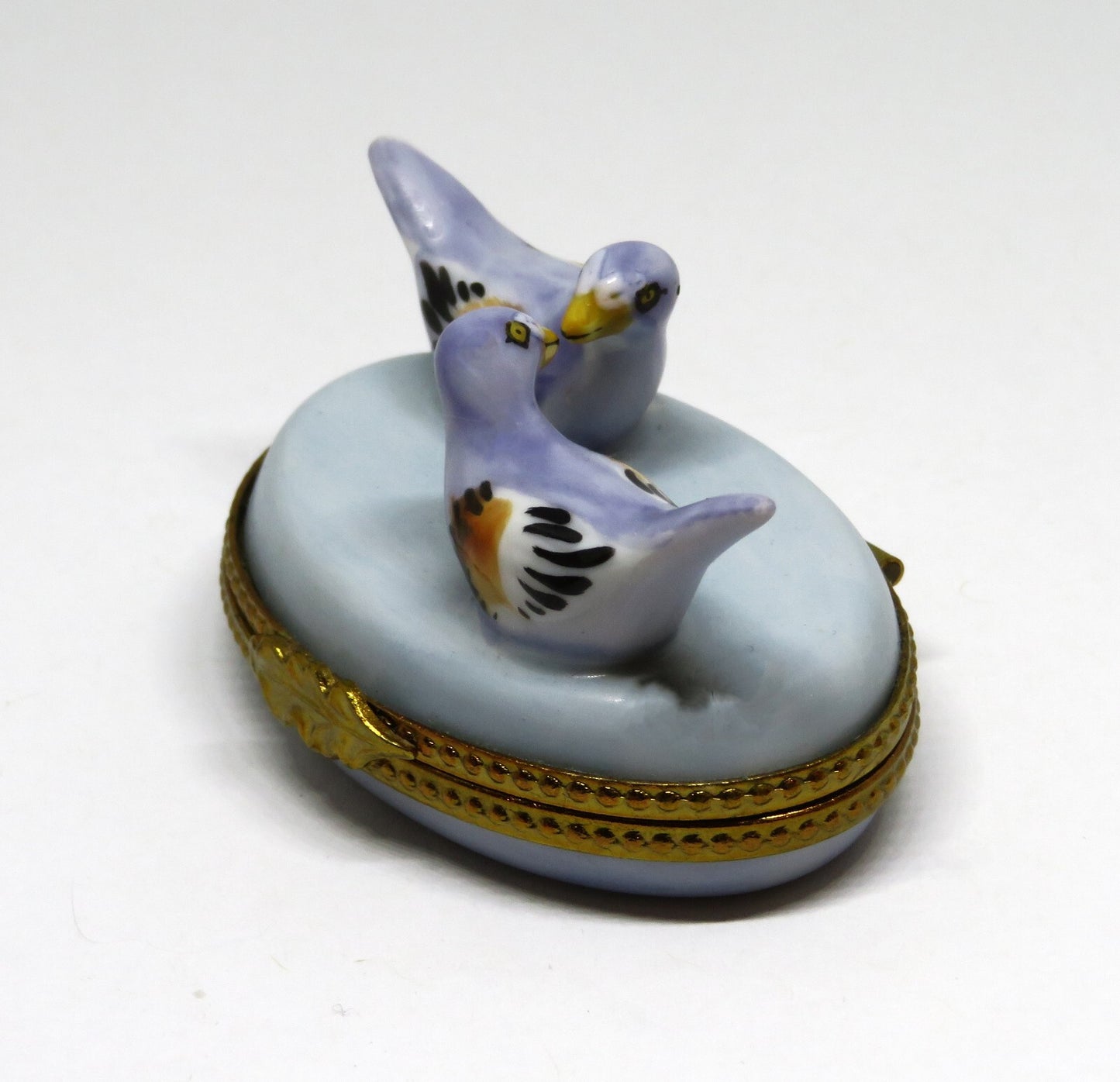 LIMOGES FRANCE BOX ~ VINTAGE PAIR OF LOVEBIRDS ~ LOVE BIRDS ~ "MC" ~ PEINT MAIN
