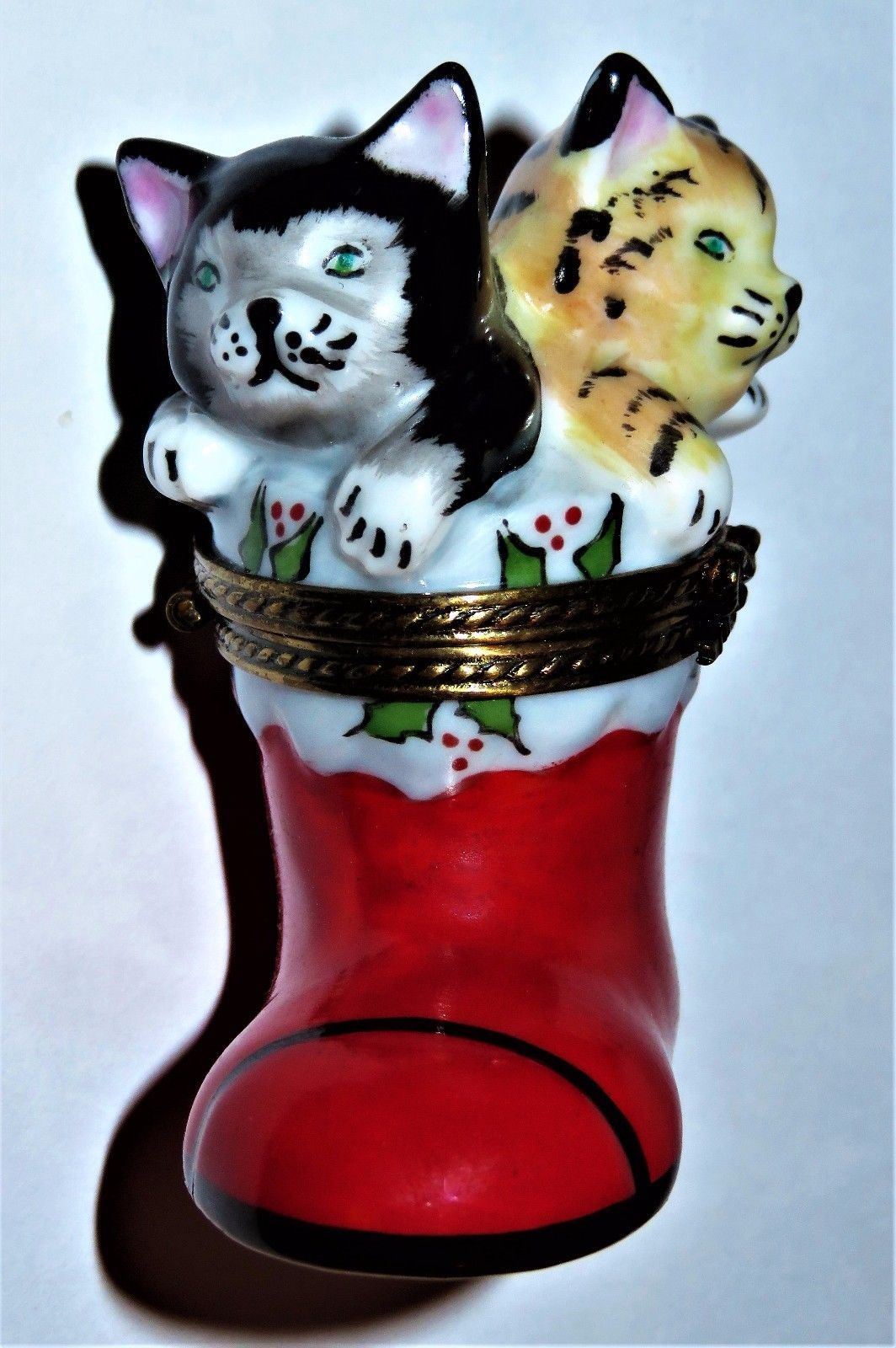 LIMOGES BOX - CHRISTMAS - SANTA CLAUS BOOT & KITTENS - CATS - HOLLY
