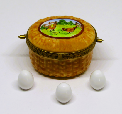 LIMOGES BOX - ROCHARD - NANTUCKET BASKET & 3 REMOVABLE EGGS - HENS & CHICK