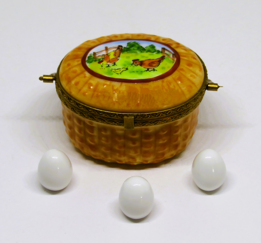 LIMOGES BOX - ROCHARD - NANTUCKET BASKET & 3 REMOVABLE EGGS - HENS & CHICK